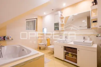 House 318 m², Sesvete - family house with garden area - 14