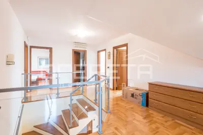 House 318 m², Sesvete - family house with garden area - 13