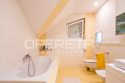House 318 m², Sesvete - family house with garden area - 15