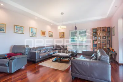 House 318 m², Sesvete - family house with garden area - 10