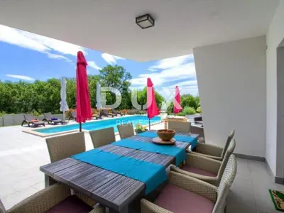 Villa 240 m², Krnica - sea view and privacy - 11