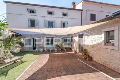 Stone house, Poreč surroundings, 157 m² and yard