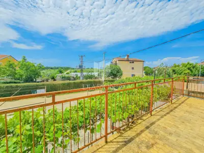 House 200 m², Novigrad - for renovation and yard 250 m² - 4
