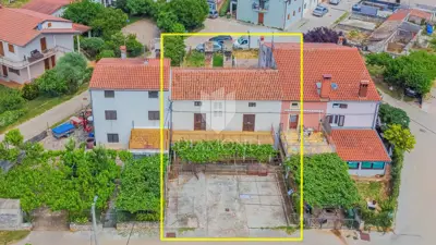 House 200 m², Novigrad - for renovation and yard 250 m² - 3