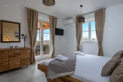 Villa 300 m², Kavran, pool and jacuzzi - 12