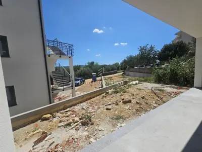 Uvala Soline, Krk - apartman u prizemlju, novogradnja