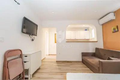 Kuća, Pješčana Uvala - 3 apartmana, 200 m od mora - 10
