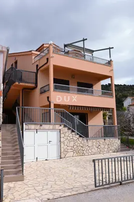 House 400 m², Zatoglav - first row to the sea