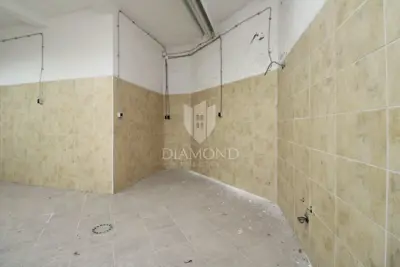 Gewerberaum 203 m², Rijeka Centar - 11 Räume - 7