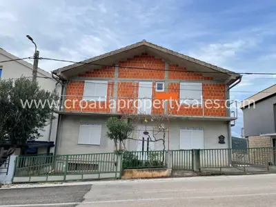 Kuća 247 m², Marina - 3 apartmana i pogled na more