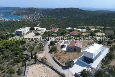 Vila 180 m², Trogir - pogled na more i bazen - 10