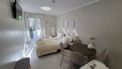 Villa 411 m², Strožanac - 7 apartments and sea view - 12