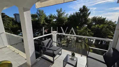 Villa 411 m², Strožanac - 7 apartments and sea view - 2