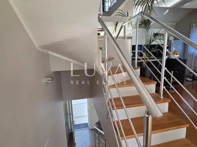 Villa 411 m², Strožanac - 7 apartments and sea view - 9