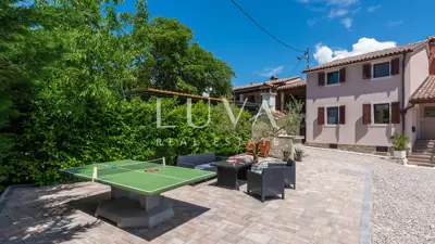 Kuća 370 m², Pićan - tri kuće, bazen i teniski teren - 4