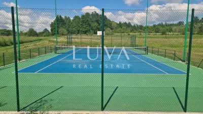 Kuća 370 m², Pićan - tri kuće, bazen i teniski teren - 3