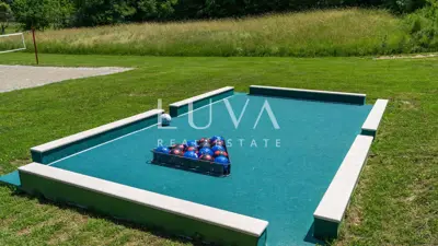 Kuća 370 m², Pićan - tri kuće, bazen i teniski teren - 5