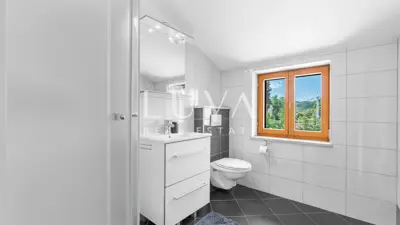 Kuća 370 m², Pićan - tri kuće, bazen i teniski teren - 11