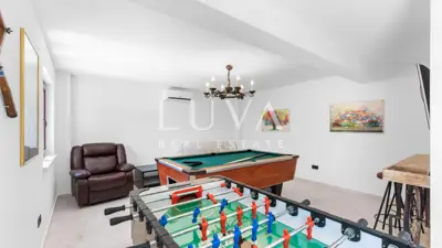 Kuća 370 m², Pićan - tri kuće, bazen i teniski teren - 7