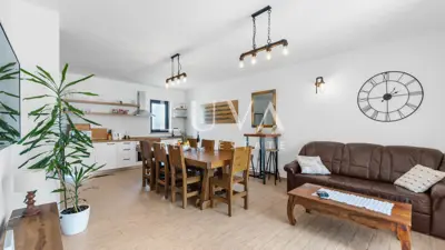 Kuća 370 m², Pićan - tri kuće, bazen i teniski teren - 14