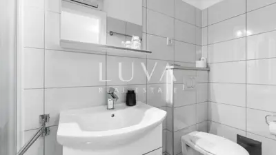 Kuća 370 m², Pićan - tri kuće, bazen i teniski teren - 21