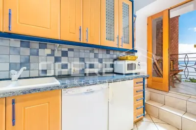 OPATIJA – Prostran stan s pogledom na more, 2. red od mora, 140 m² - 8