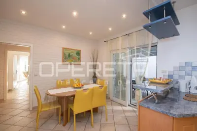 OPATIJA – Prostran stan s pogledom na more, 2. red od mora, 140 m² - 7