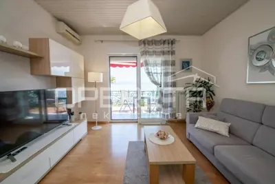 OPATIJA – Prostran stan s pogledom na more, 2. red od mora, 140 m² - 3