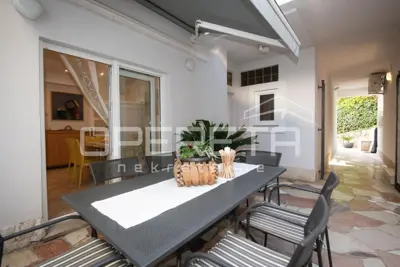 OPATIJA – Prostran stan s pogledom na more, 2. red od mora, 140 m² - 9