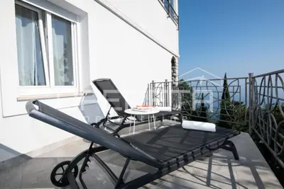 OPATIJA – Prostran stan s pogledom na more, 2. red od mora, 140 m² - 10