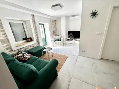 Stone house, Veli Iž, 125 m², by the sea and the old town center