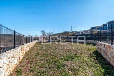 Građevinsko zemljište 500 m², Rovinjsko Selo - mirna lokacija