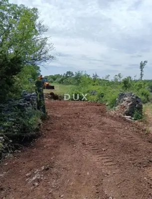 Land 3,382 m², Rakalj - edge of the construction zone and privacy - 4