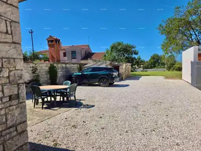 Stone house 130 m², Kanfanar - garage and yard - 2