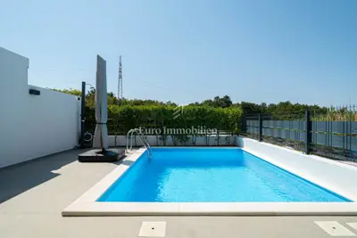 House 168 m², Poreč surroundings, pool and garden area - 10