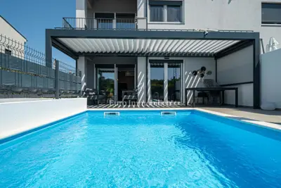 House 168 m², Poreč surroundings, pool and garden area - 13