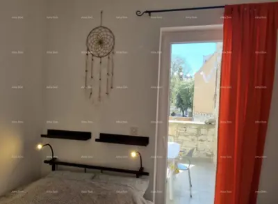 Gebäude 45 m², Pula, Centar - Blick auf das Meer und die Kirche - 6