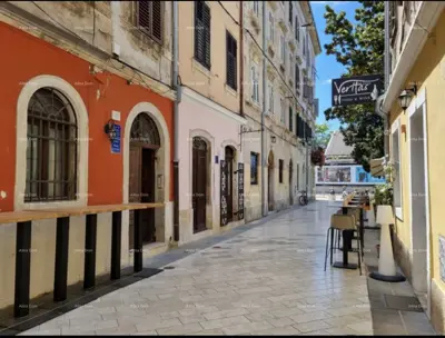 Gebäude 45 m², Pula, Centar - Blick auf das Meer und die Kirche - 2