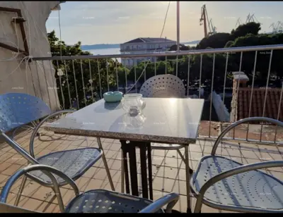 Gebäude 45 m², Pula, Centar - Blick auf das Meer und die Kirche - 11