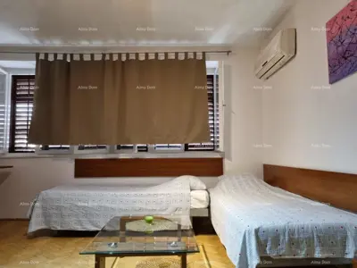 Gebäude 45 m², Pula, Centar - Blick auf das Meer und die Kirche - 20