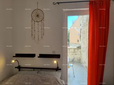 Gebäude 45 m², Pula, Centar - Blick auf das Meer und die Kirche - 13