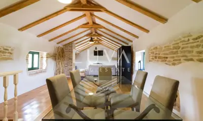 Vila 280 m², Barban - autentična istarska elegancija - 10