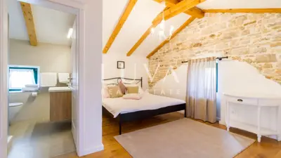 Vila 280 m², Barban - autentična istarska elegancija - 13