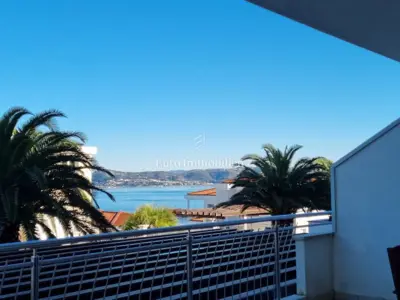 Stan 116 m², Crveni Vrh - 130 m od mora, lift i terasa