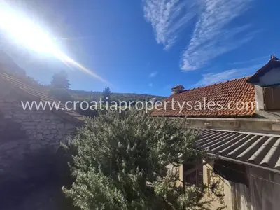 Stone house 90 m², Brač Island - courtyard and charm
