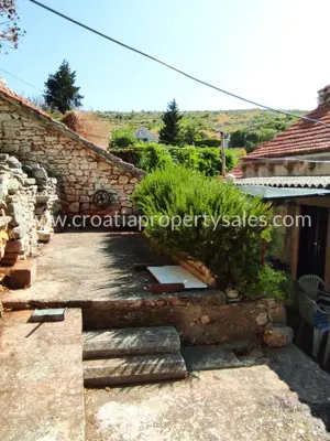 Stone house 90 m², Brač Island - courtyard and charm - 11