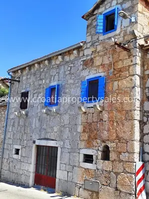 Stone house 90 m², Brač Island - courtyard and charm - 2