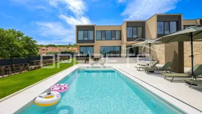 Villa 216 m², Rovinjsko Selo - Pool und Privatsphäre