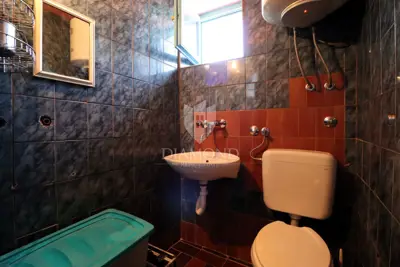 Kamena kuća 147 m², Poreč - 3 etaže i dvorište - 12