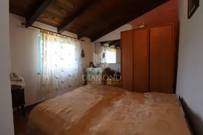 Kamena kuća 147 m², Poreč - 3 etaže i dvorište - 9